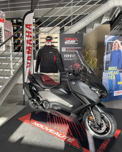 Découvrez le TMAX 25th Anniversary chez Motoland Dunkerque